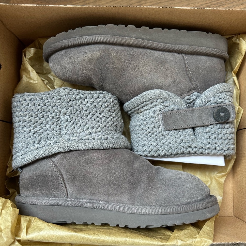 Kids UGG Darrah Suede boot, grey, size 3